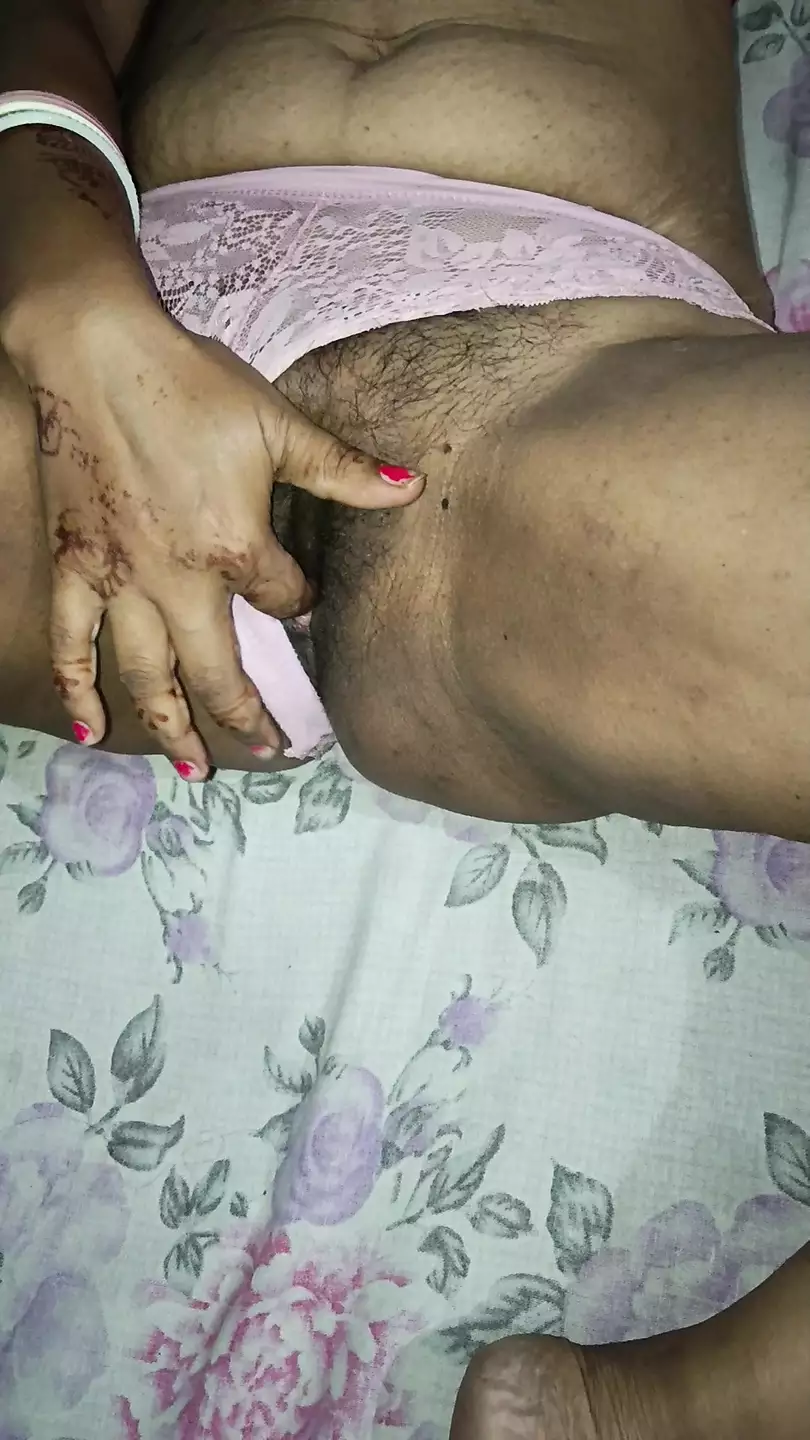 Indian sexy bhabhi fingering