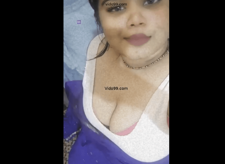 Desi Girl Shows Her Big Boobs at Desi Amateur Porn Video