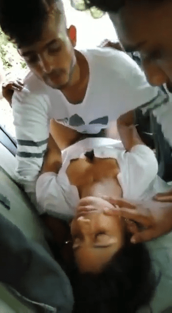 collage girl ki chud kapani nikala dosto ke sath mil ke